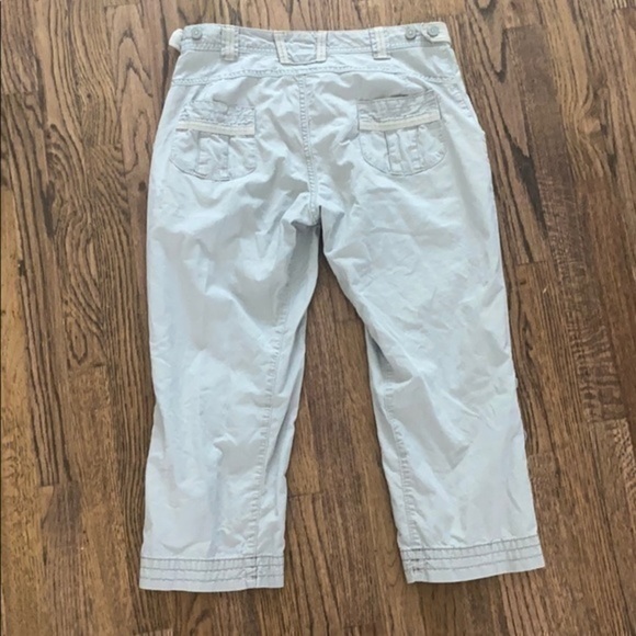 Mountain Hardwear Grey Active Capris‎ - Picture 3 of 4